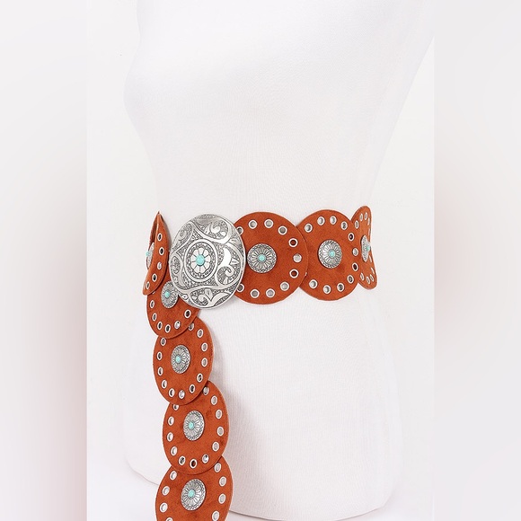 Plus Size Camel Leather w/ Silver Accents Concho Statement Belt - Picture 3 of 6